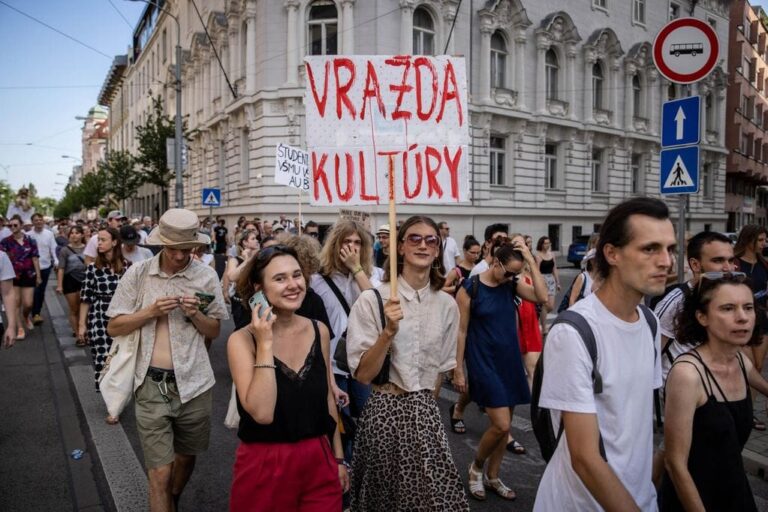 Eduard Chmelár: IDE IM O PENIAZE, NIE O SLOBODU