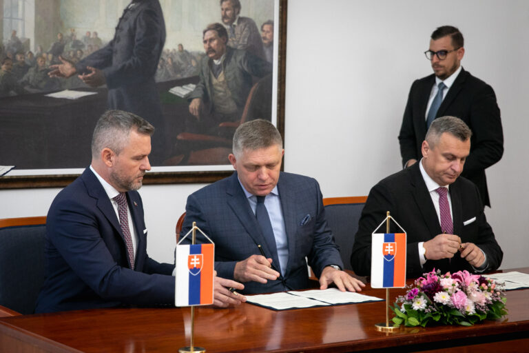 Eduard Chmelár: RIZIKO ROZPADU KOALÍCIE HROZÍ Z ÚPLNE INEJ STRANY, NEŽ JE TÁ, NA KTORÚ SA ZAMERIAVA PREMIÉR